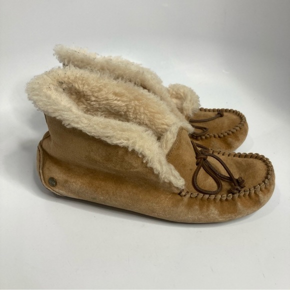 UGG Women’s Alena slippers size 7 - Picture 3 of 10
